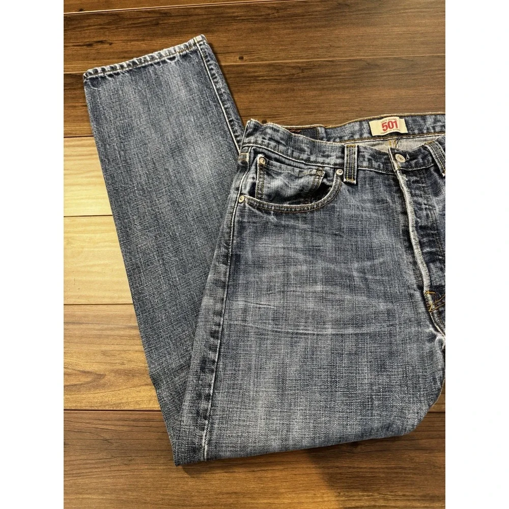 Vtg Y2K Levi 501 Jeans Mens 33x32 Blue Medium Wash Denim Button Fly Straight Leg